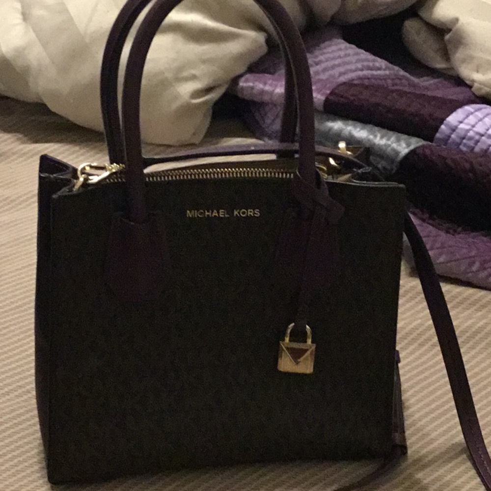 Must go, make me an offer on Michael Kors purse!